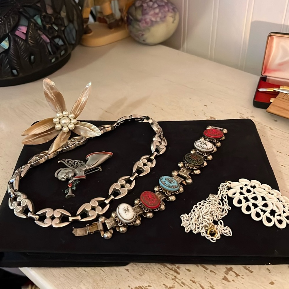 Lot Vintage Costume Jewelry necklace bracelet brooch